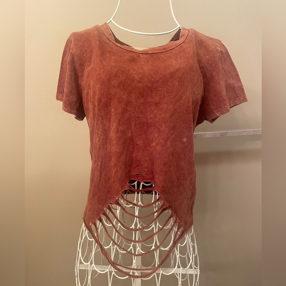 Tilly's Rusty / Burnt Orange Short Sleeve Cropped Tee Shirt, Size Medium